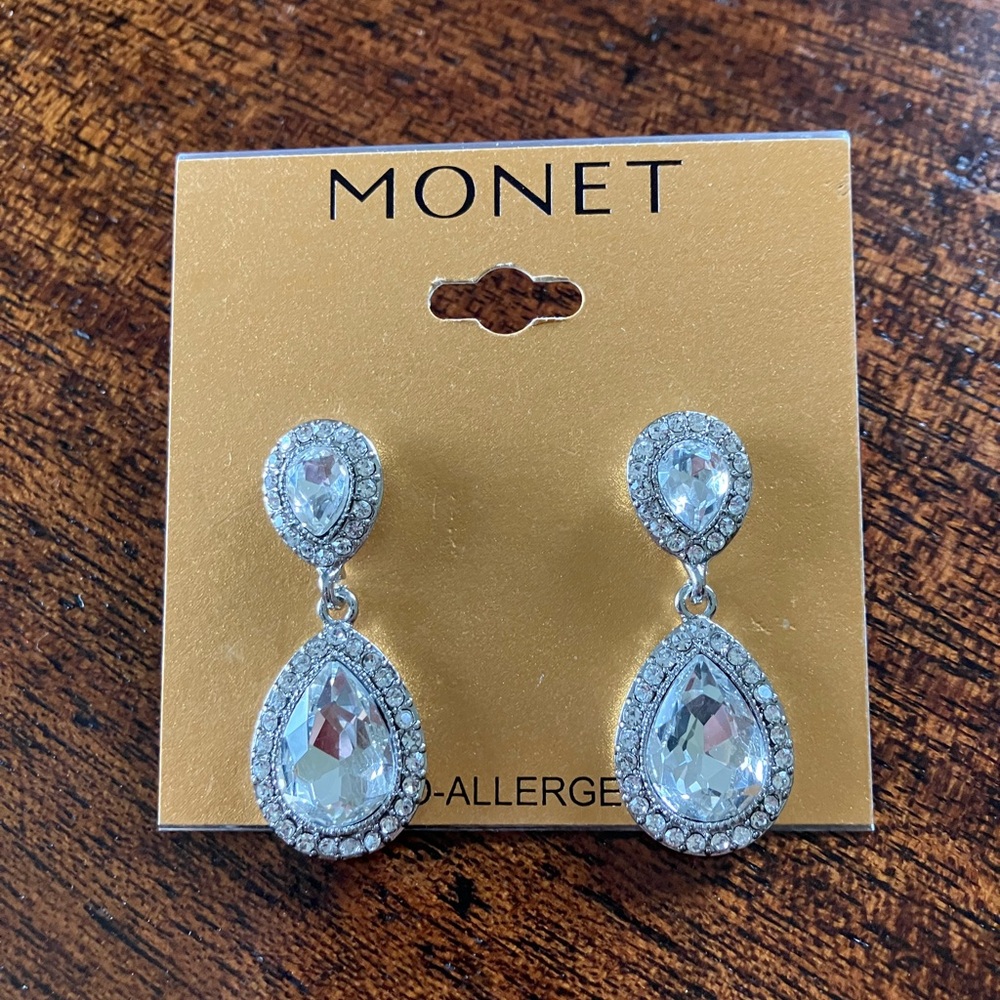 Monet bridal collection drop earrings